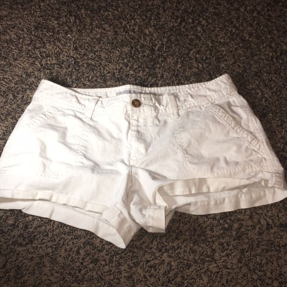 White shorts - Picture 1 of 2